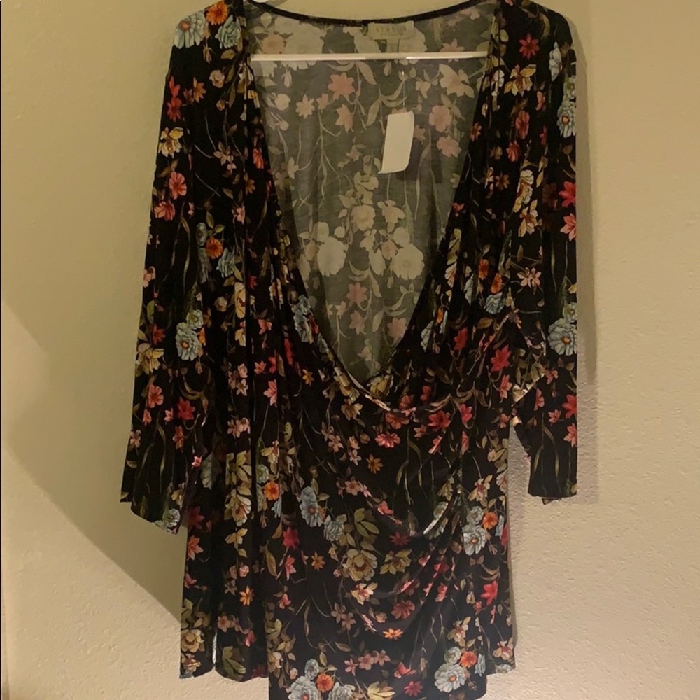 New status surplus floral wrap plus size 1X